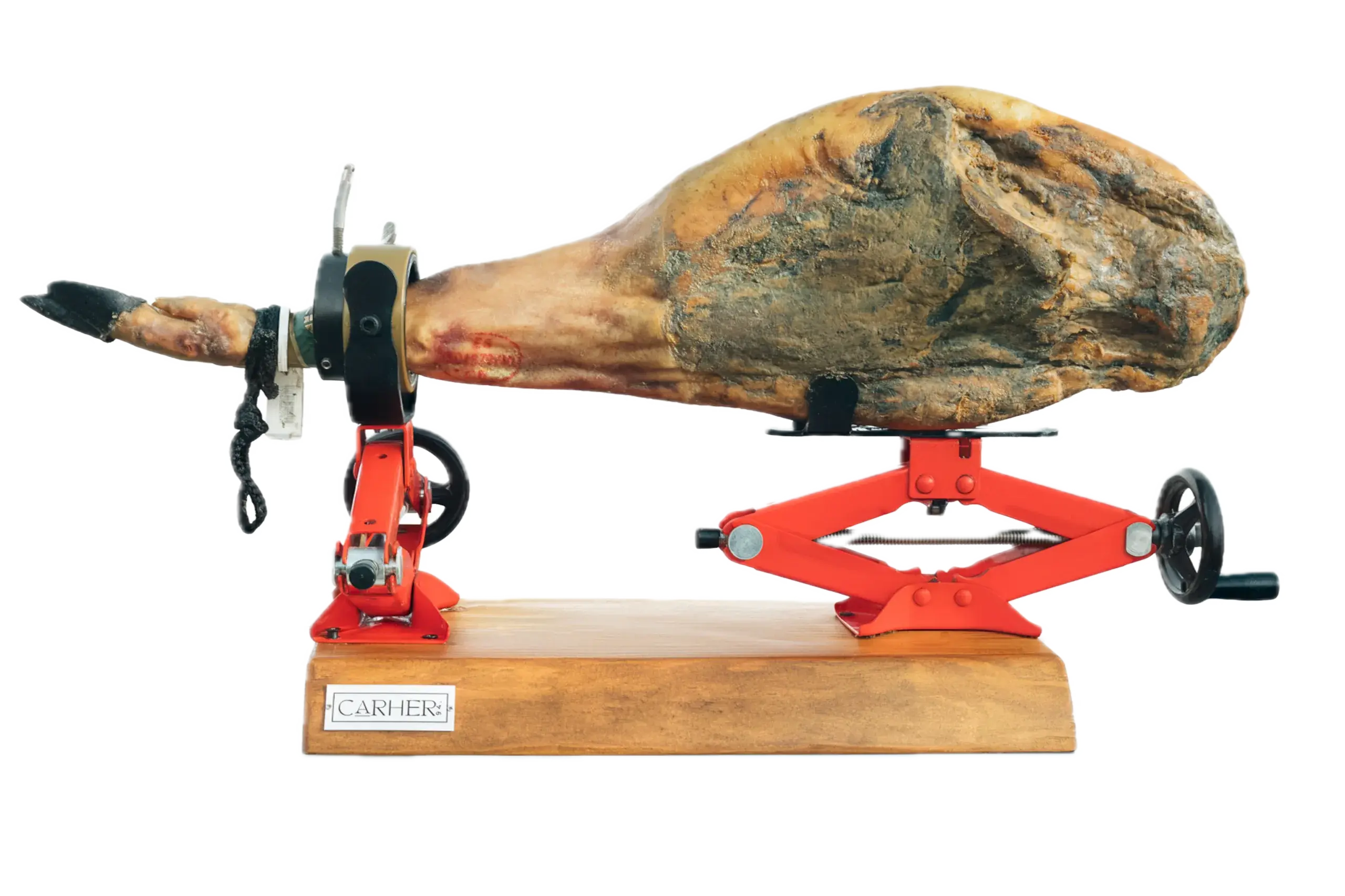 Jamonero Carher94 con un jamón colocado: dos soportes rojos sobre una base de madera con la placa Carher
